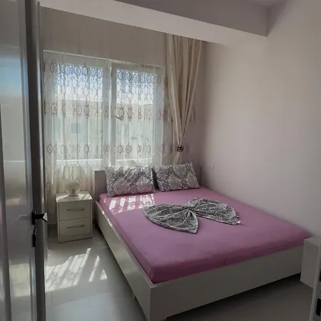 Beachside * Golem (Tirana)